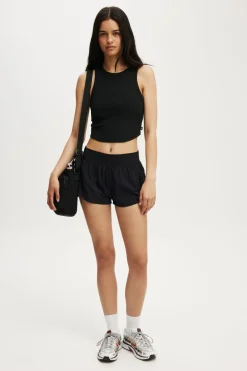 Active Curve Hem Short