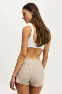Active Curve Hem Short