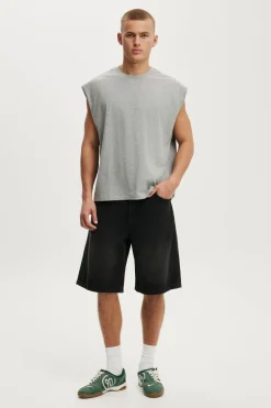 Cropped Fit Muscle