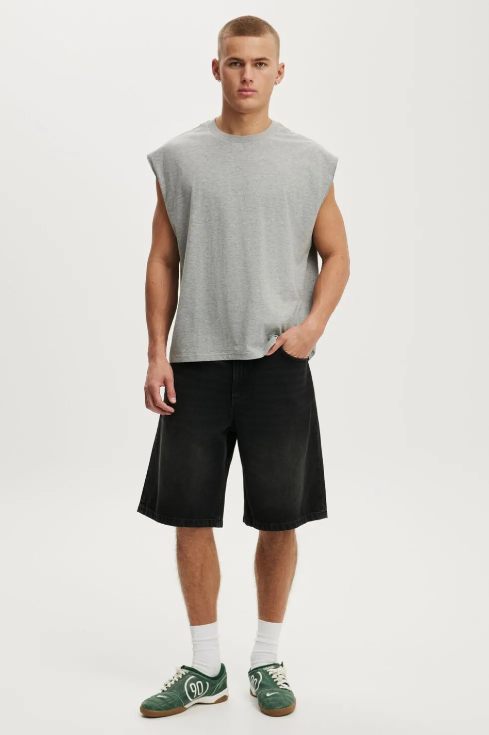 Cropped Fit Muscle