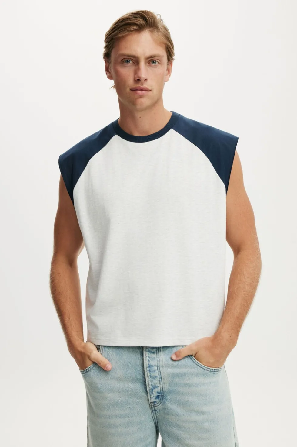 Cropped Fit Muscle