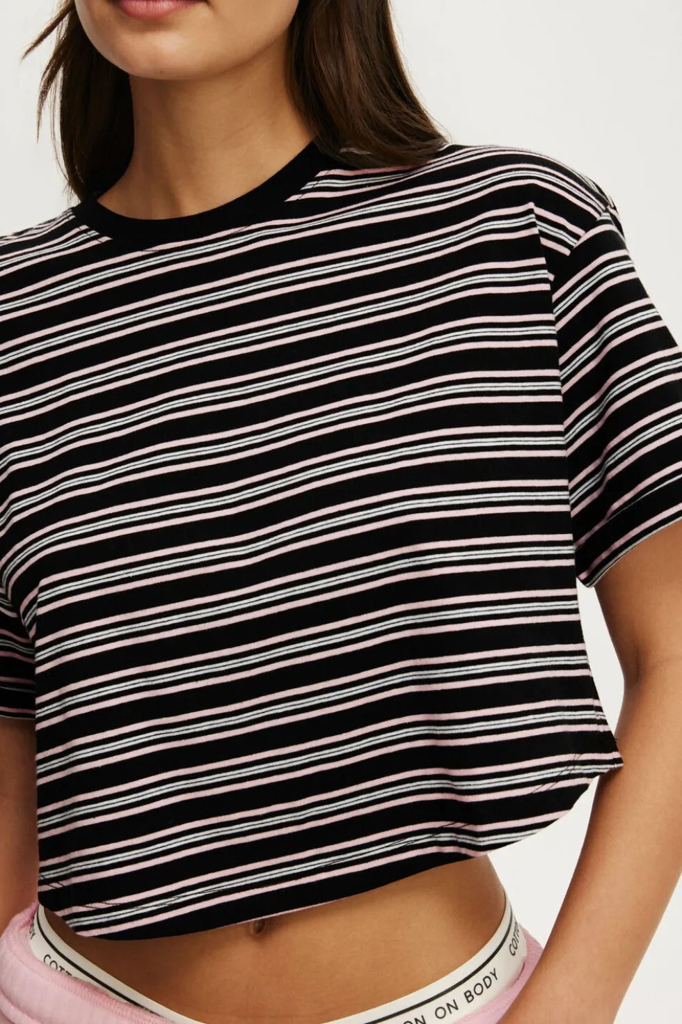Cropped Graphic Active Tee