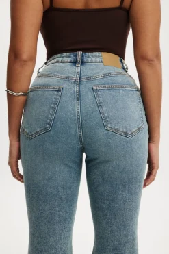 Curvy Flare Jean
