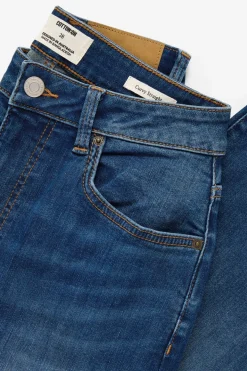 Curvy Stretch Straight Jean