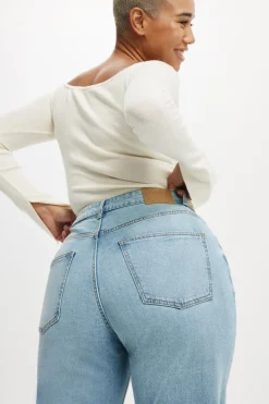 Curvy Stretch Straight Jean