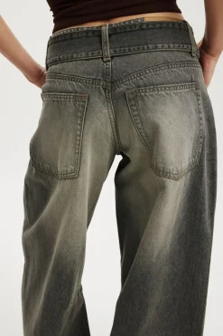 Low Barrel Jean