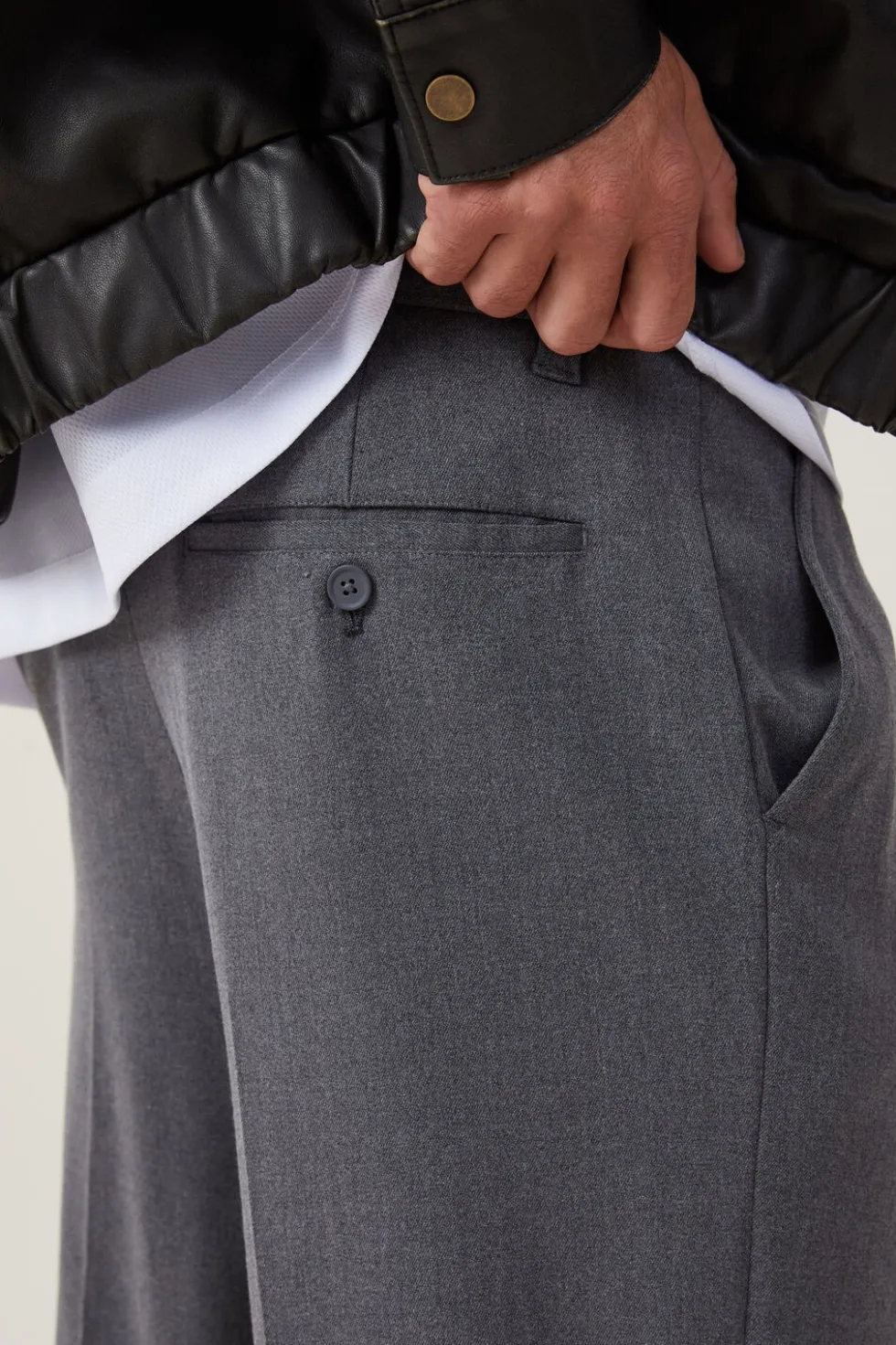 Relaxed Pleated Pant