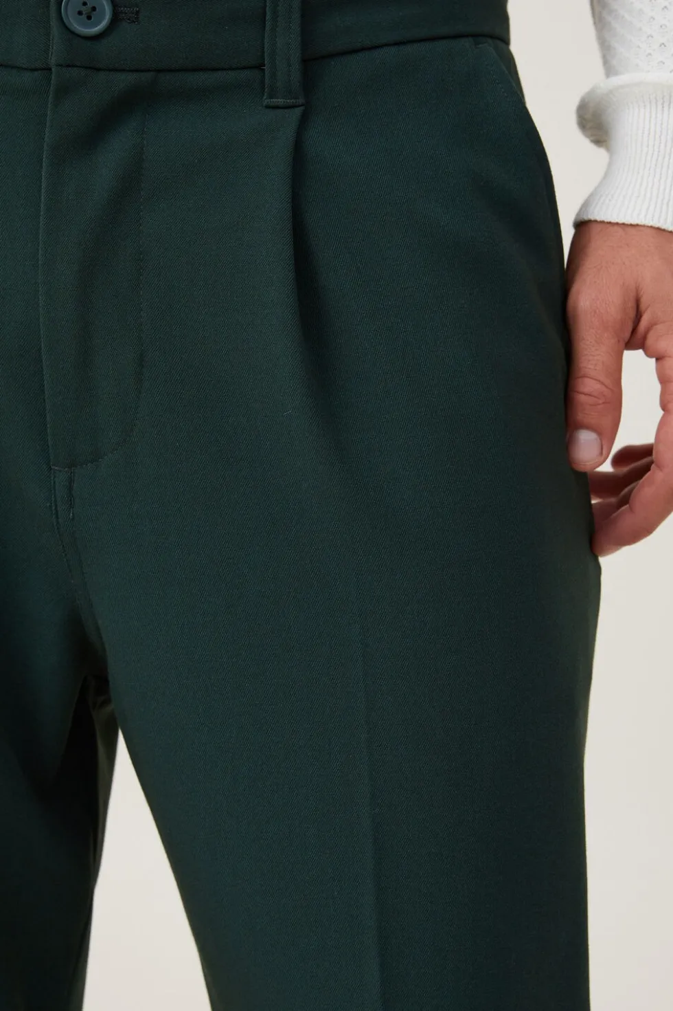 Relaxed Pleated Pant