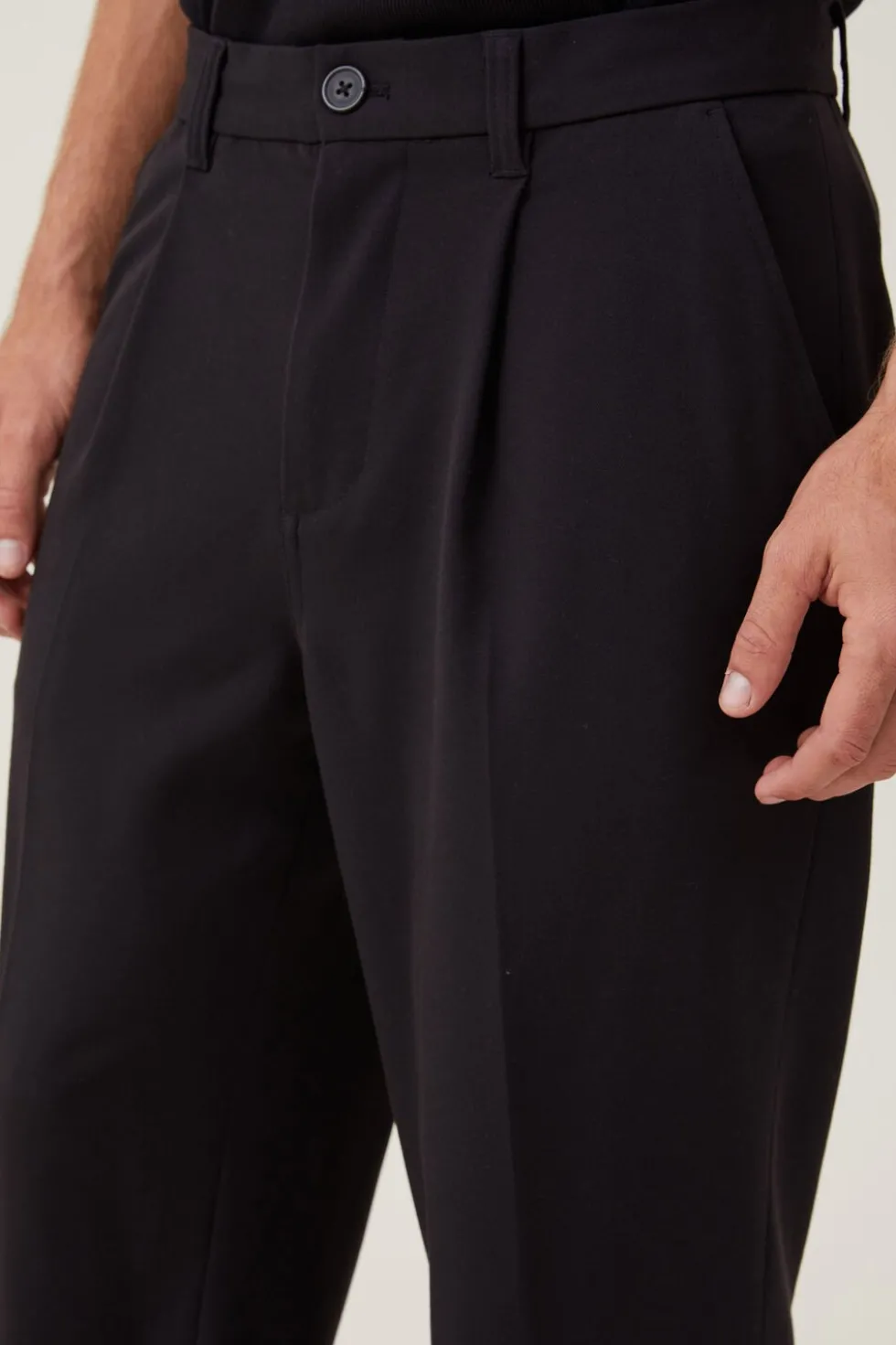 Relaxed Pleated Pant