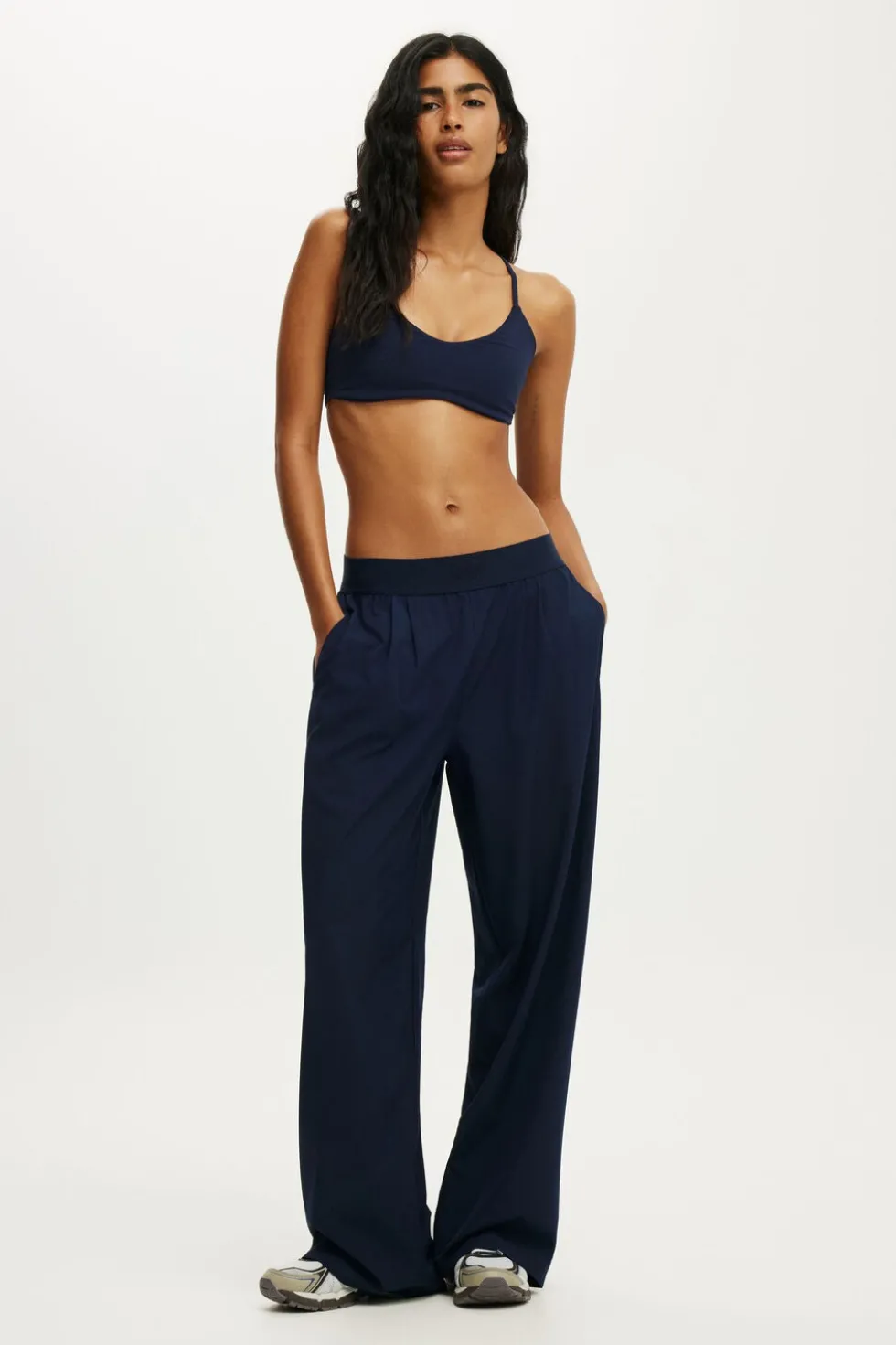Studio Woven Elastic Pant
